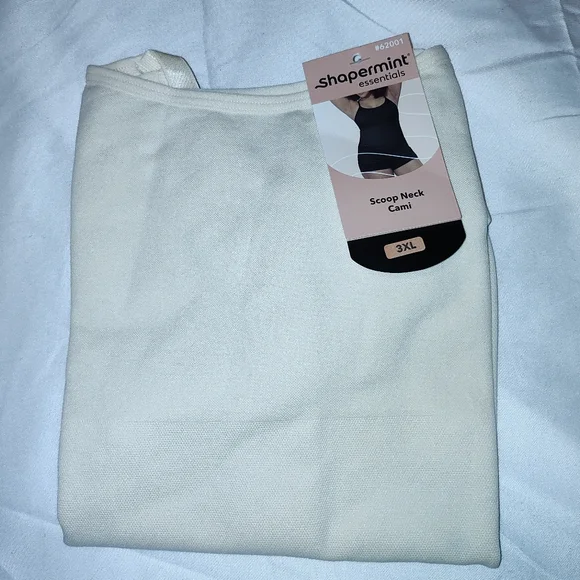 Shapermint Essentials Scoop Neck Cami - Picture 3 of 3